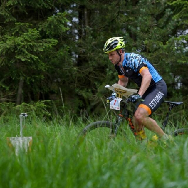 Lauri Malsroos ja Eleri Hirv võitsid Mapest Eesti rattaorienteerumise karikasarja