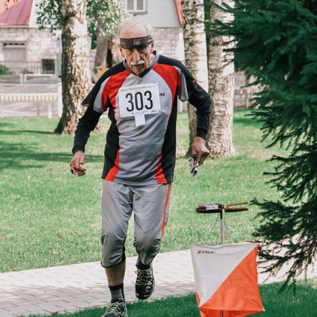 Eesti Orienteerumisliidu teenetemärgi pälvis Mati Poom